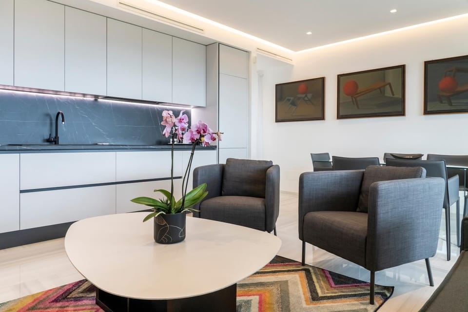 Communal lounge/ TV room, kitchen