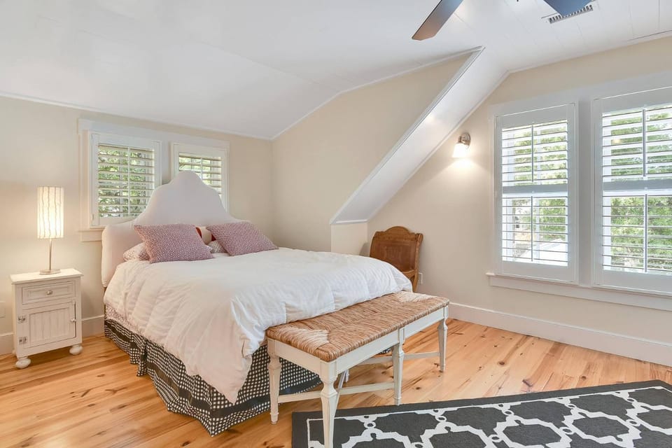 UnCorked Cottage House in Southport