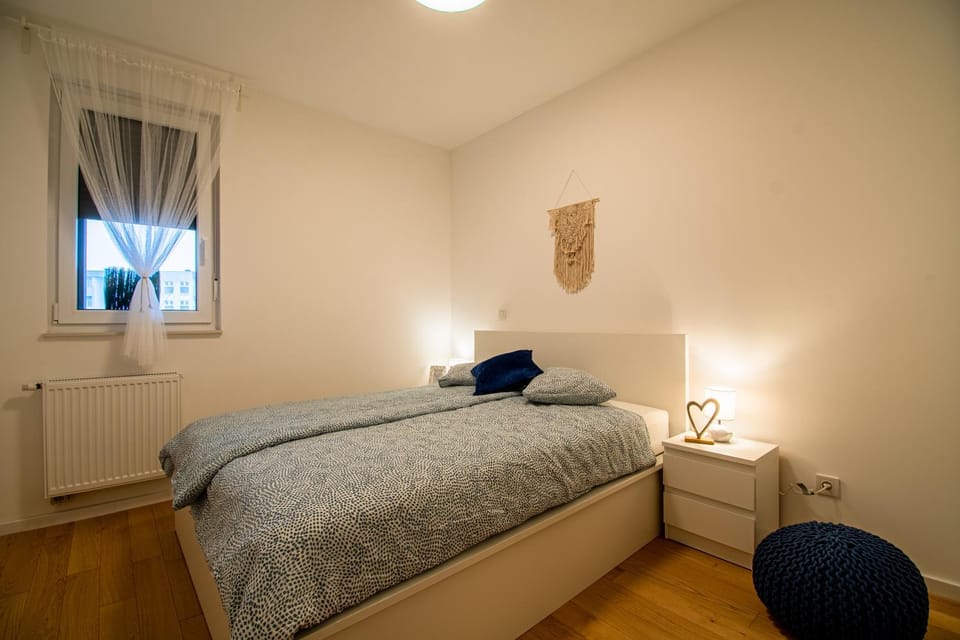 Bed, Photo of the whole room, Bedroom, internet