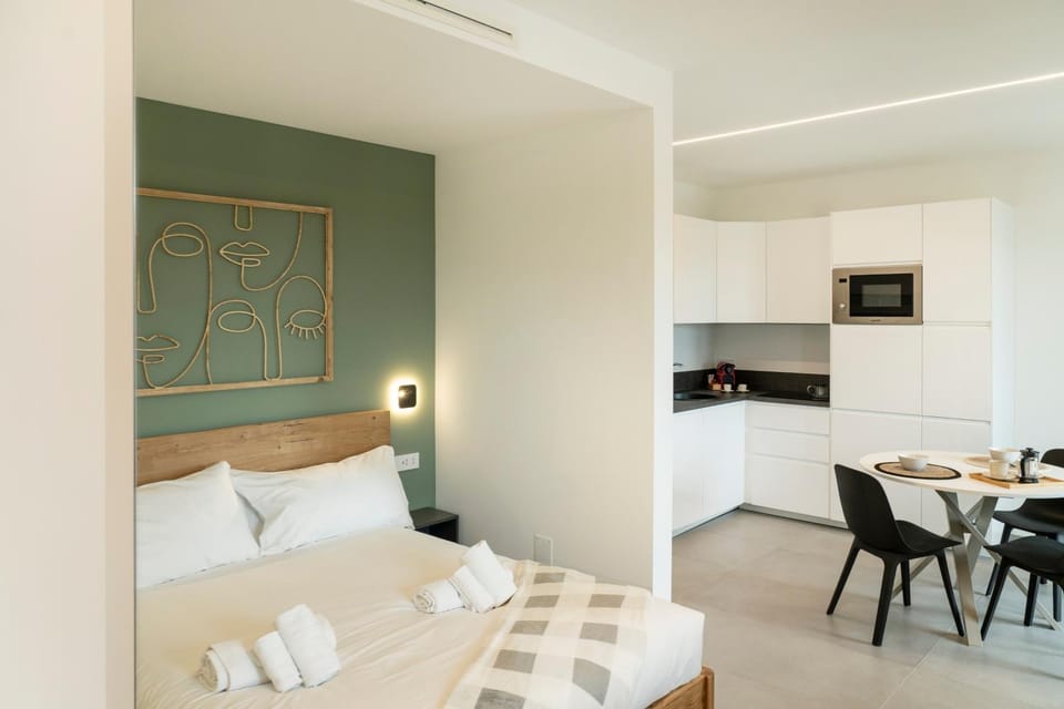 Kitchen or kitchenette, Photo of the whole room, Dining area, Bedroom