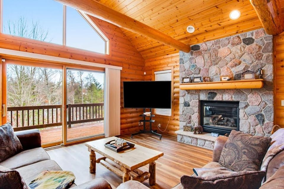 Happy Trails Cabin Cabin in Wisconsin