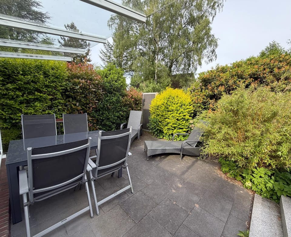 Wohnung m. eigener Terrasse u. Zugang, Hamburg-nah Apartment in Hamburg