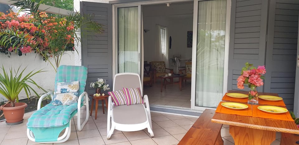 Patio, Dining area, Garden view, Breakfast