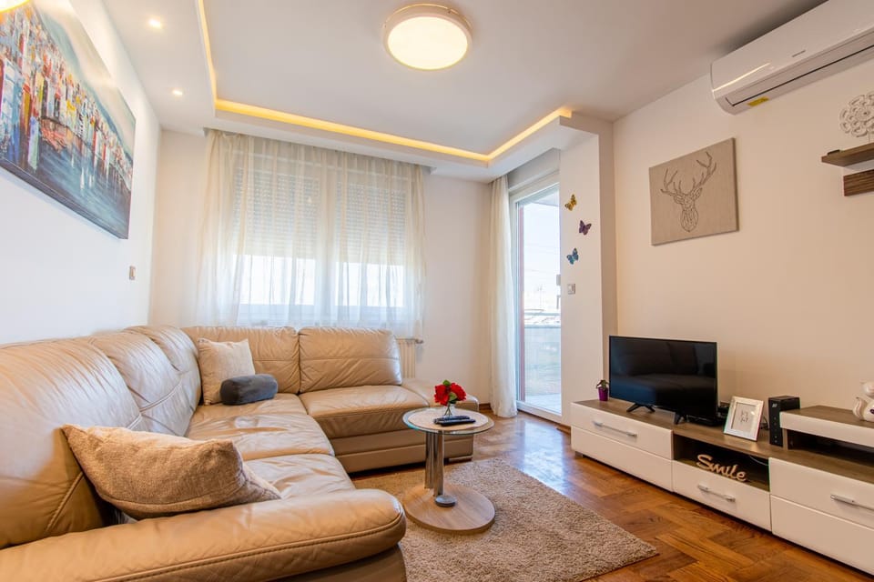TV and multimedia, Living room, air conditioner
