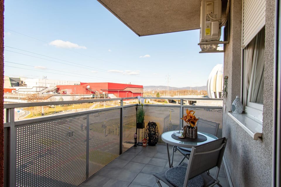 View (from property/room), Balcony/Terrace, Seating area