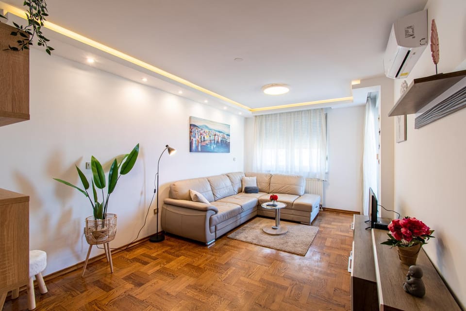 TV and multimedia, Living room, air conditioner