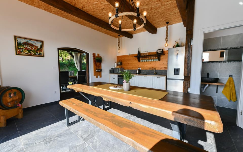 Kitchen or kitchenette, Living room, Photo of the whole room, Seating area, minibar, oven