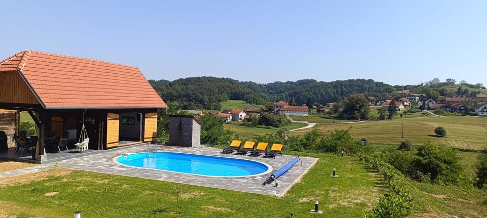 Property building, Natural landscape, Garden, Garden view, Swimming pool, sunbed