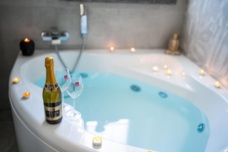 Hot Tub, Bath