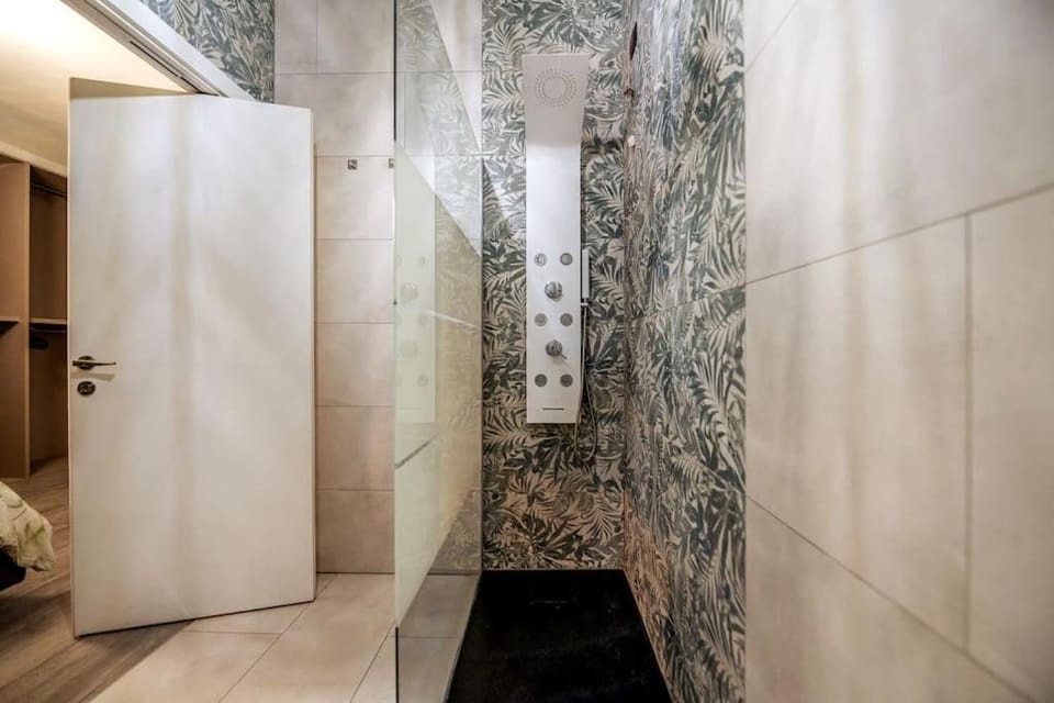 Shower, Bathroom, wardrobe