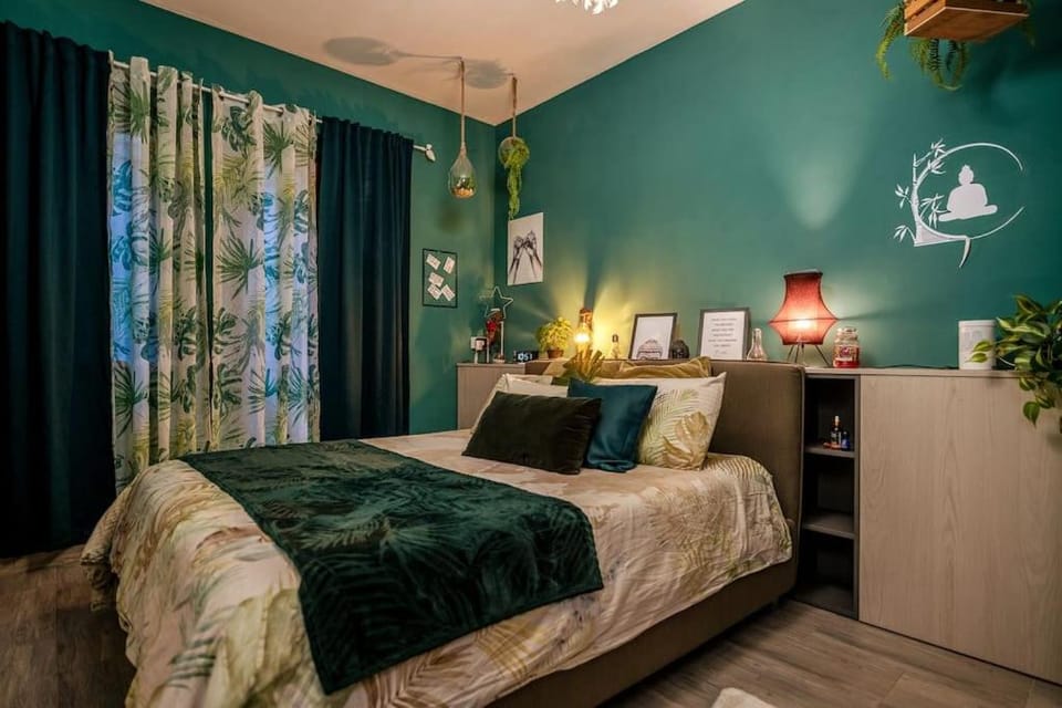 Bed, Photo of the whole room, Bedroom