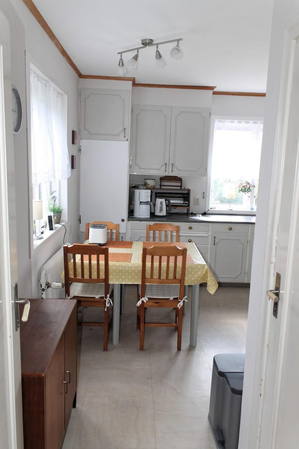 Dining area, kitchen