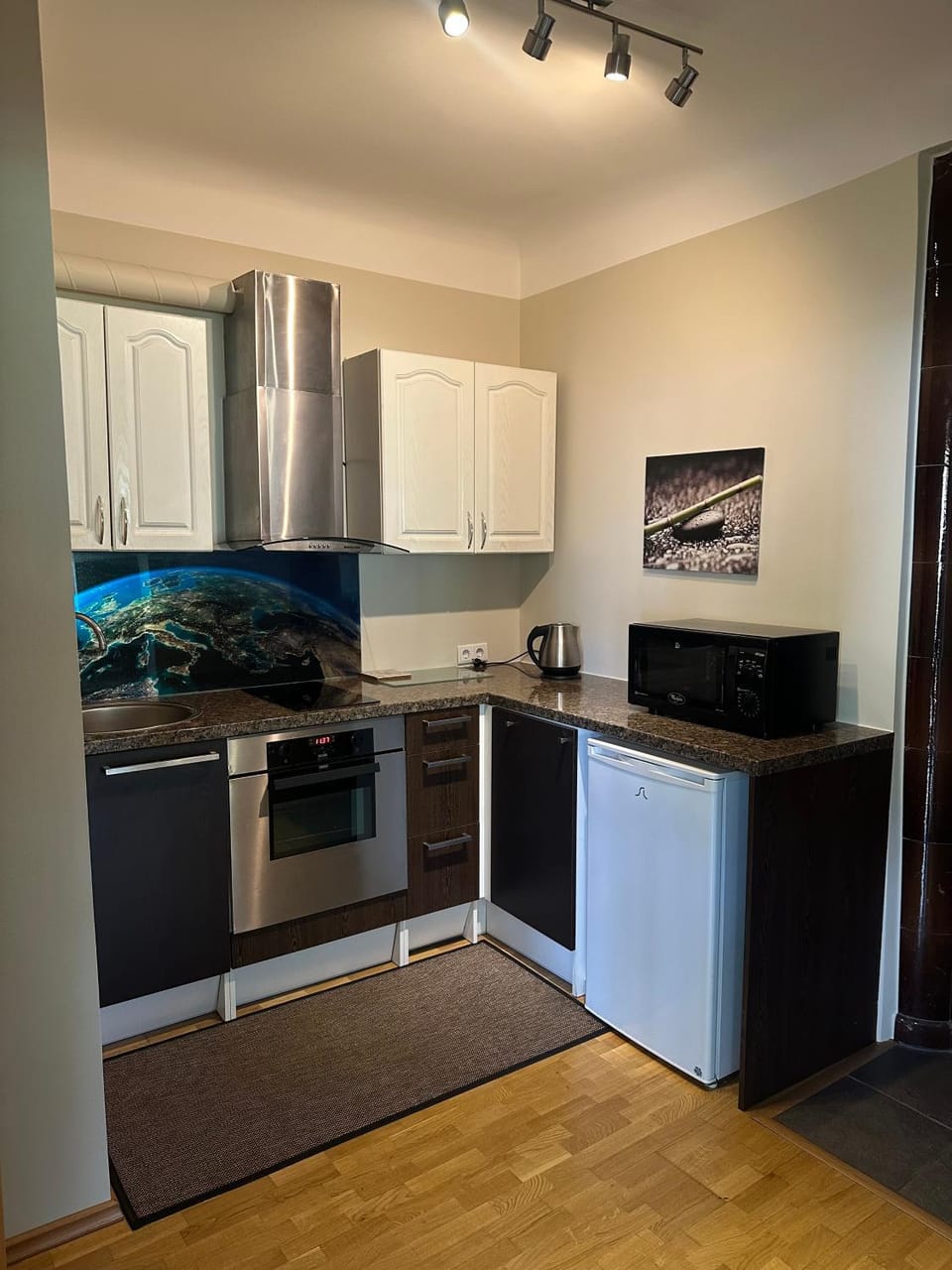 Kitchen or kitchenette, oven