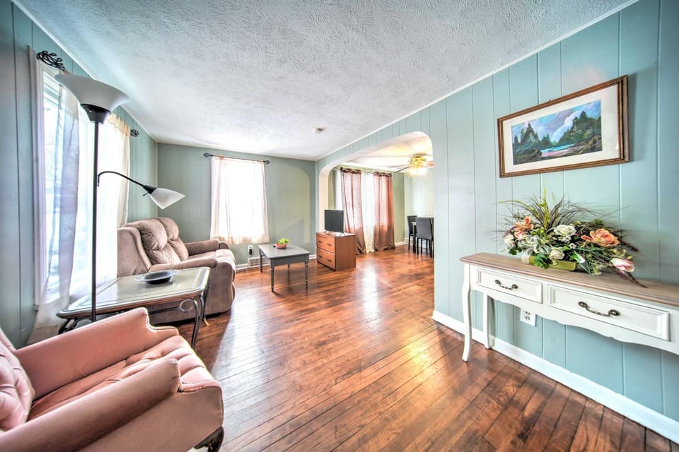 Eastlake Home with Patio Less Than 1 Mi to Lake Erie! House in Willoughby