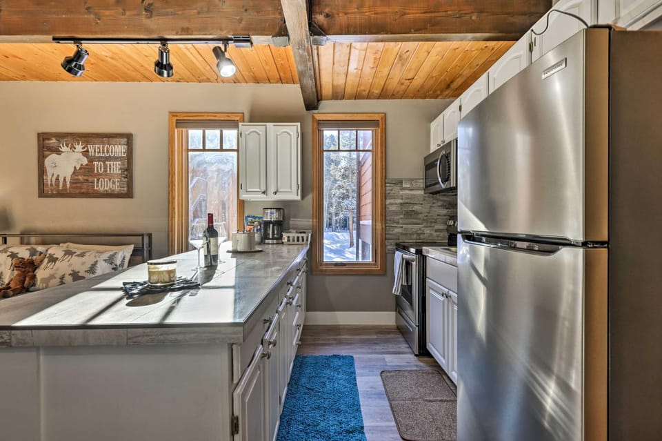 1/2 Mi to Chairlift! Breck Condo w/ Hot Tub Access House in Breckenridge