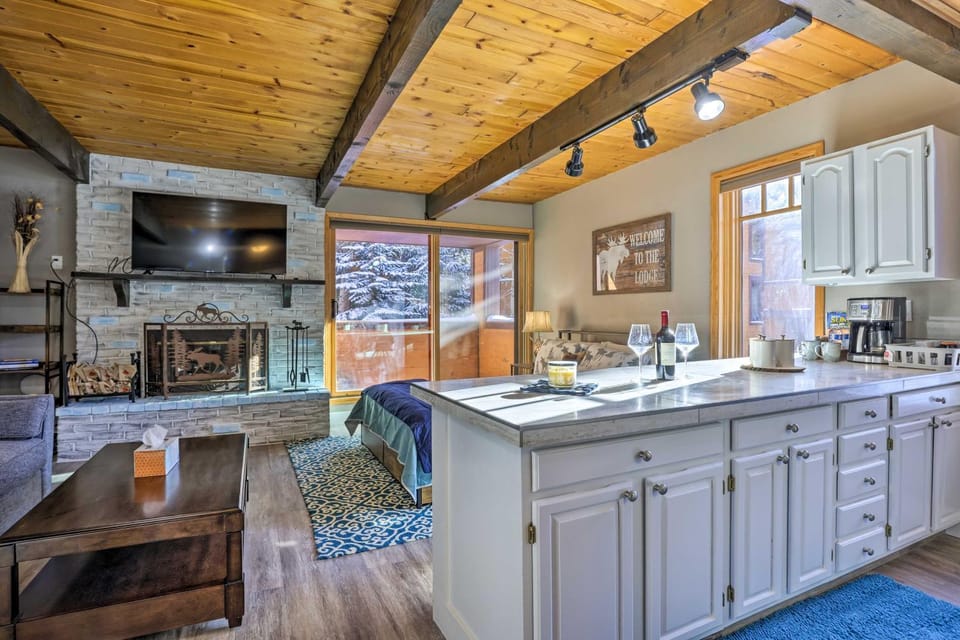 1/2 Mi to Chairlift! Breck Condo w/ Hot Tub Access House in Breckenridge