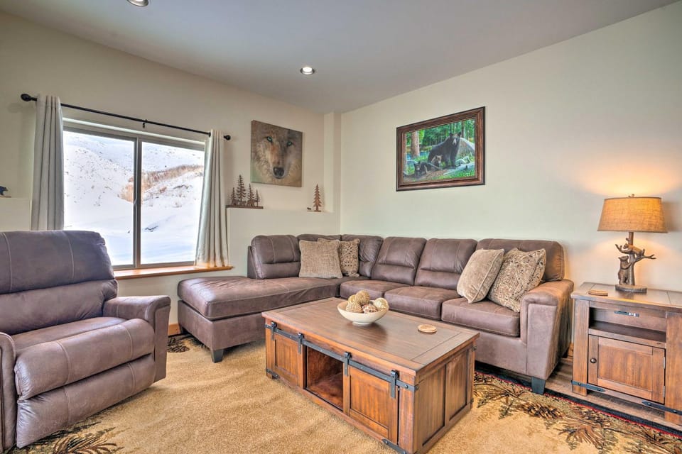 Pateros Home w/ Deck, 7 Mi to Alta Lake Park! House in Washington