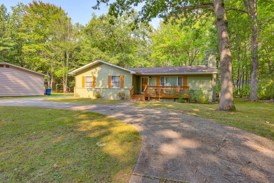 Houghton Lake Cottage Escape w/ Patio! House in Michigan