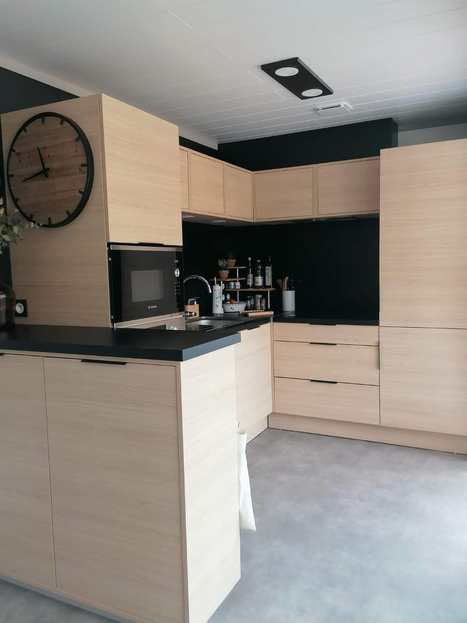 Kitchen or kitchenette, Internal: Not applicable to any particular room