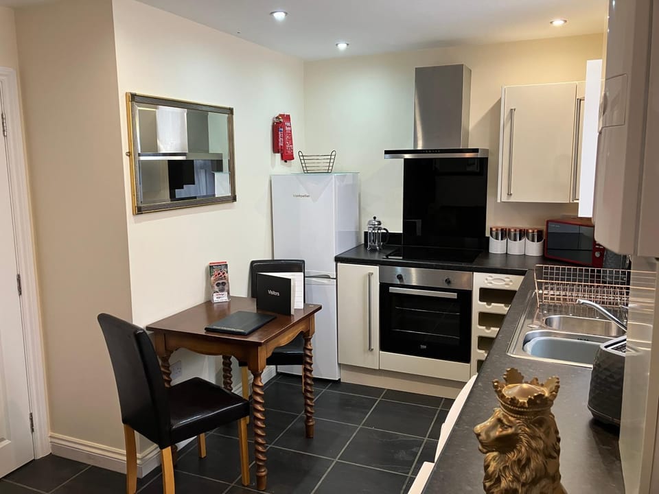 THE OCEAN SUITE - 2 minute walk to the lovely beach front promernade of llandudno Apartment in Llandudno