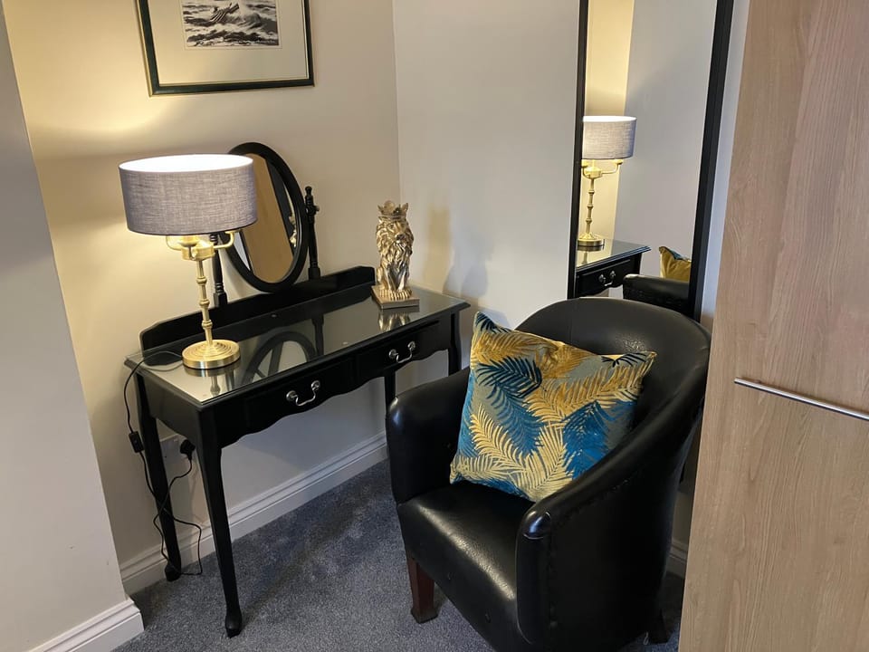 THE OCEAN SUITE - 2 minute walk to the lovely beach front promernade of llandudno Apartment in Llandudno