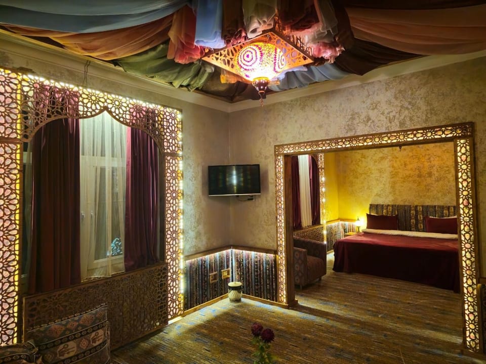 Bed, TV and multimedia, Photo of the whole room, Evening entertainment, Bedroom