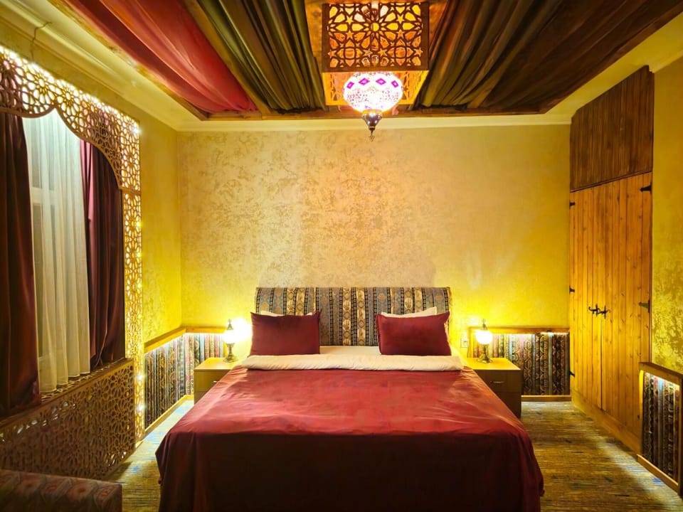Bed, Living room, Photo of the whole room, Seating area, Bedroom, wardrobe