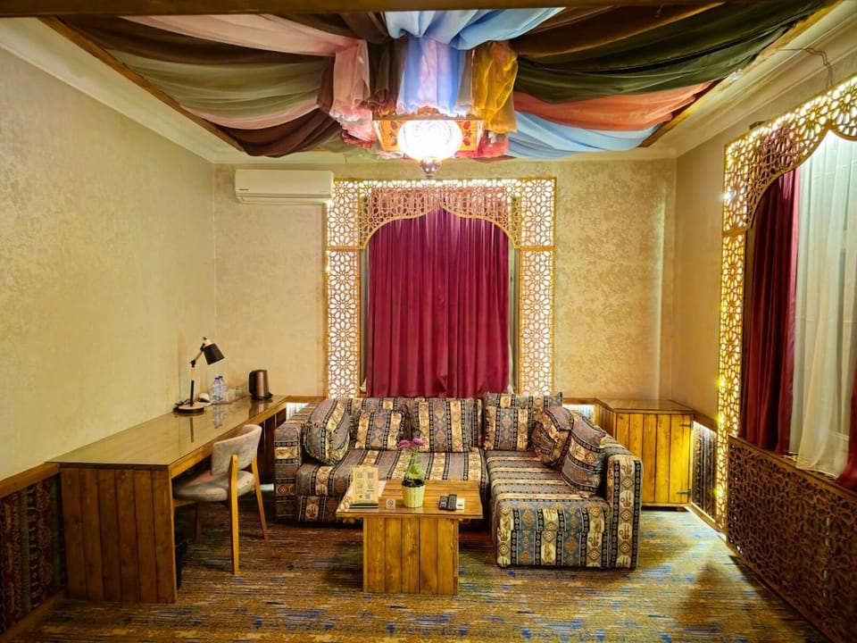 Living room, Seating area