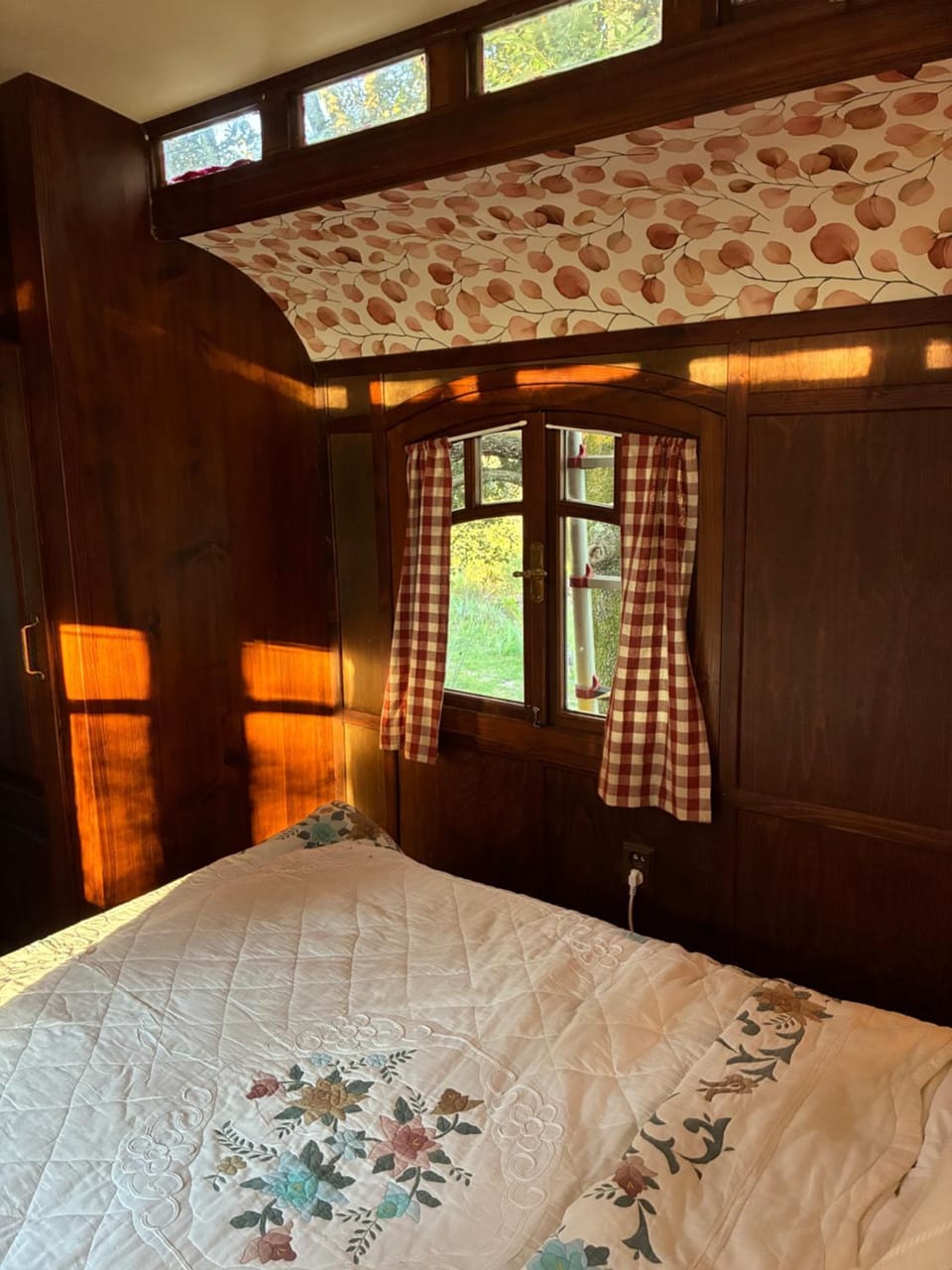Idyllic Roulotte Campground/ 
RV Resort in Auvergne-Rhône-Alpes