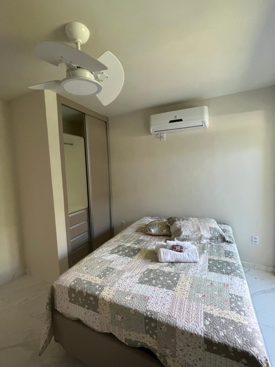CasaCactus em Tamoios na quadra da praia junto a Barra de São João House in Cabo Frio