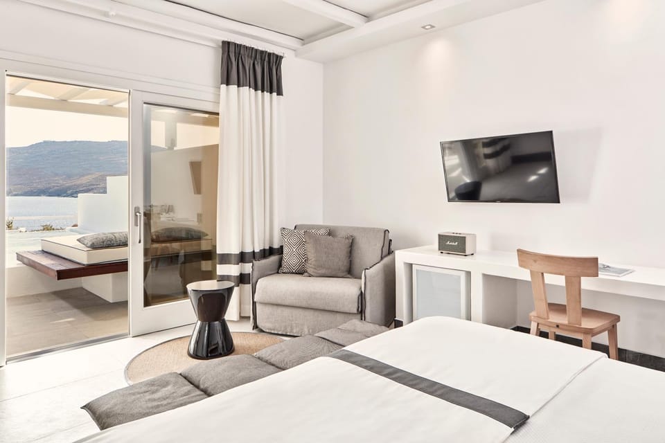 Balcony/Terrace, Seating area, Bedroom, Swimming pool, Swimming pool