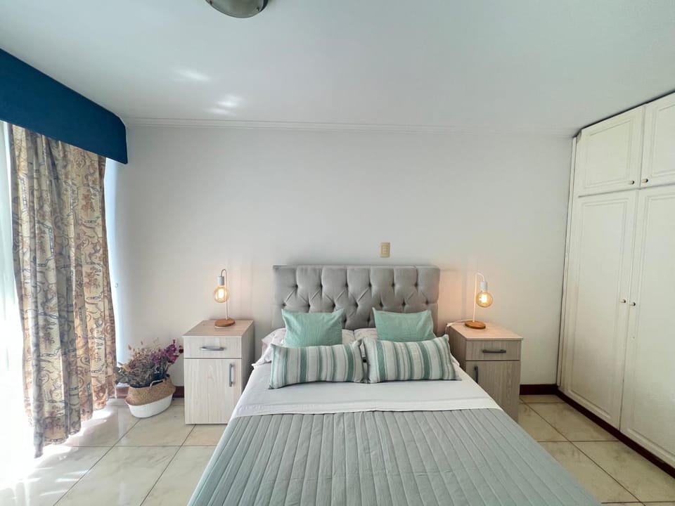 Bed, Photo of the whole room, wardrobe