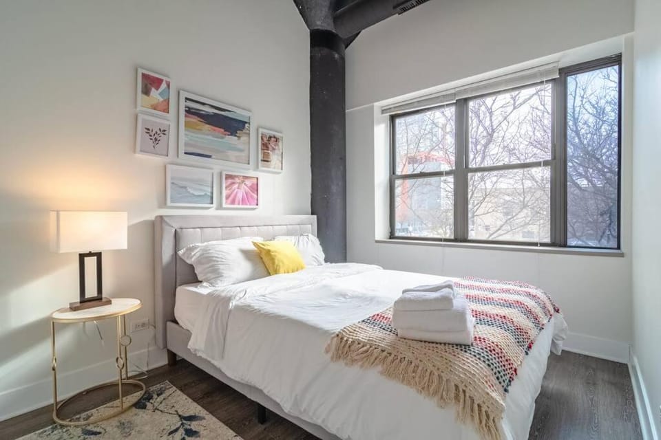 Bed, Photo of the whole room, Bedroom, towels, air conditioner