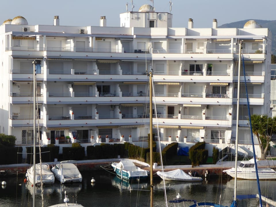Appartement lumineux sur les canaux Apartment in Roses