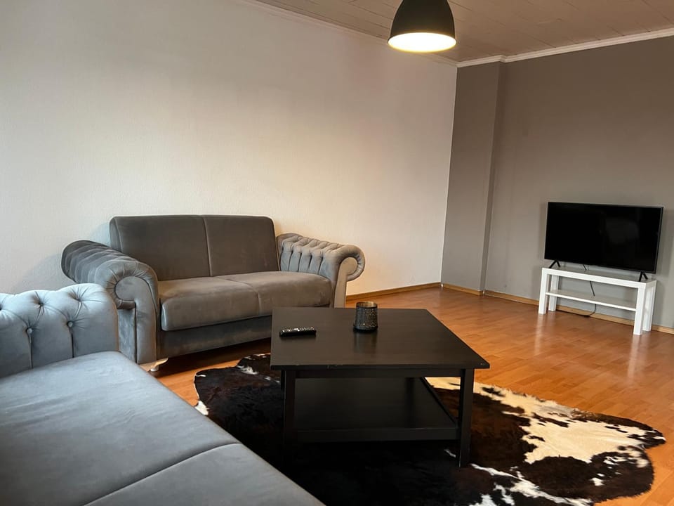 Communal lounge/ TV room, TV and multimedia, Living room, Seating area