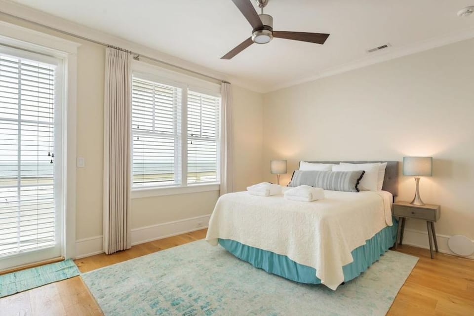 1103 E Arctic - Salty Lady - Beautiful Custom Oceanfront Home - Hot tub House in Folly Beach
