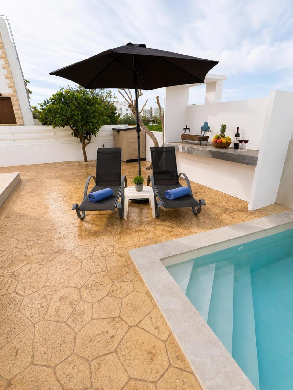 Patio, Day, Garden, Garden view, Pool view, Swimming pool, sunbed