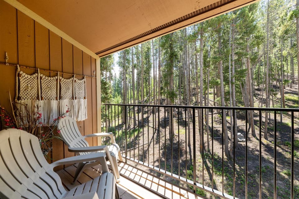 Natural landscape, Balcony/Terrace, Seating area, furniture