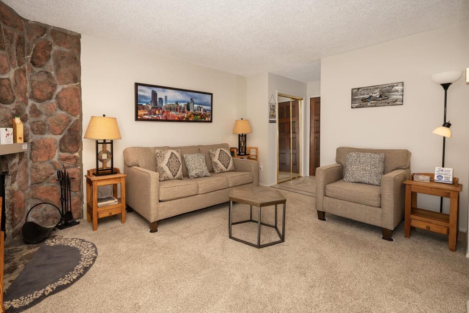 TV and multimedia, Living room, Seating area, fireplace, furniture