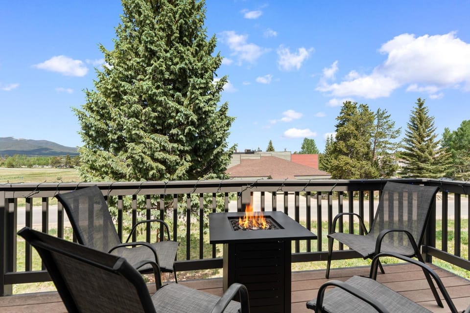 Patio, Day, Natural landscape, Summer, Balcony/Terrace, Seating area, Mountain view, fireplace
