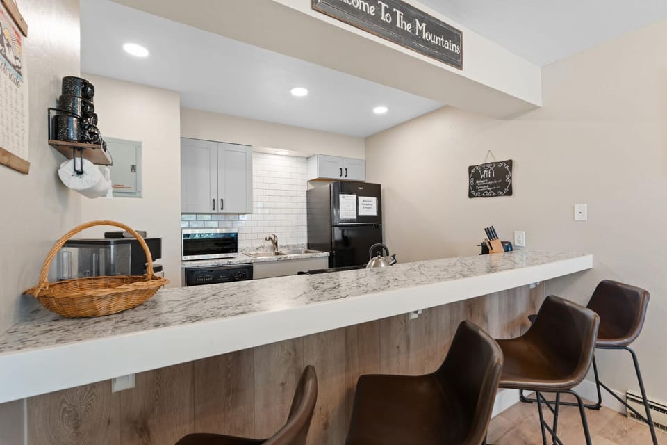 Day, Kitchen or kitchenette, Seating area, microwave, oven, kitchen