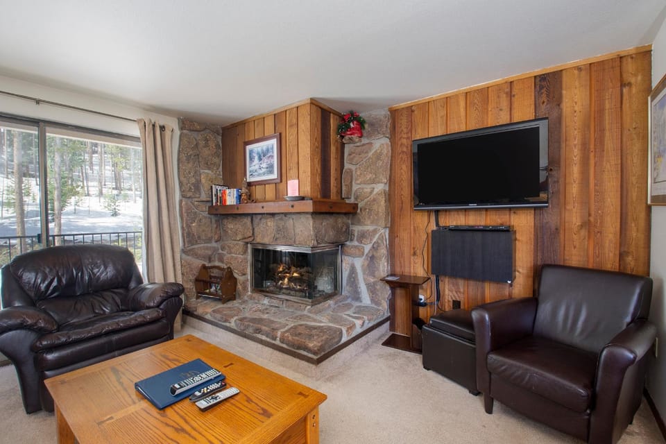 Winter, TV and multimedia, Living room, fireplace, furniture