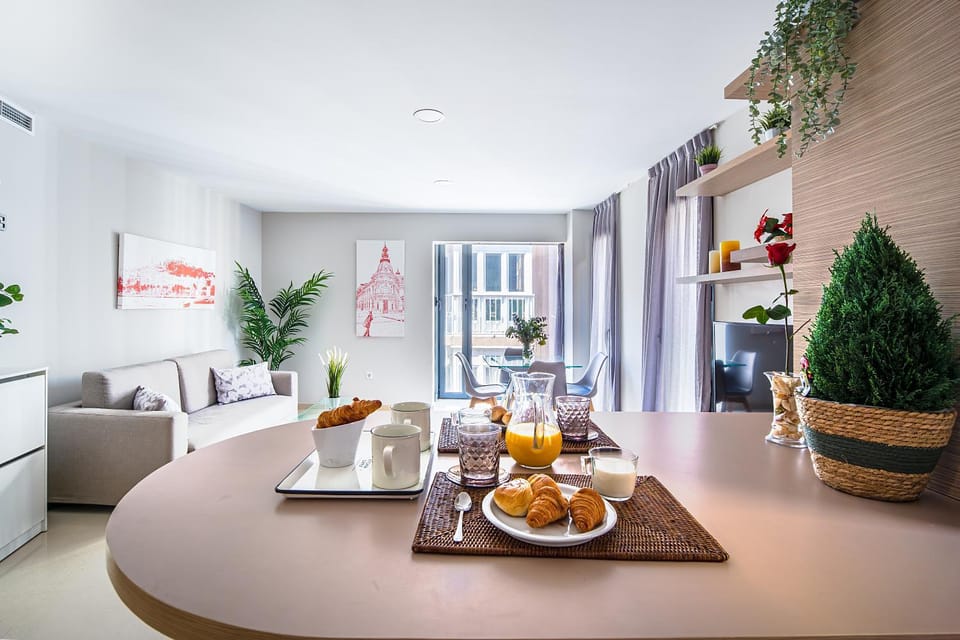 Living room, Dining area, Breakfast
