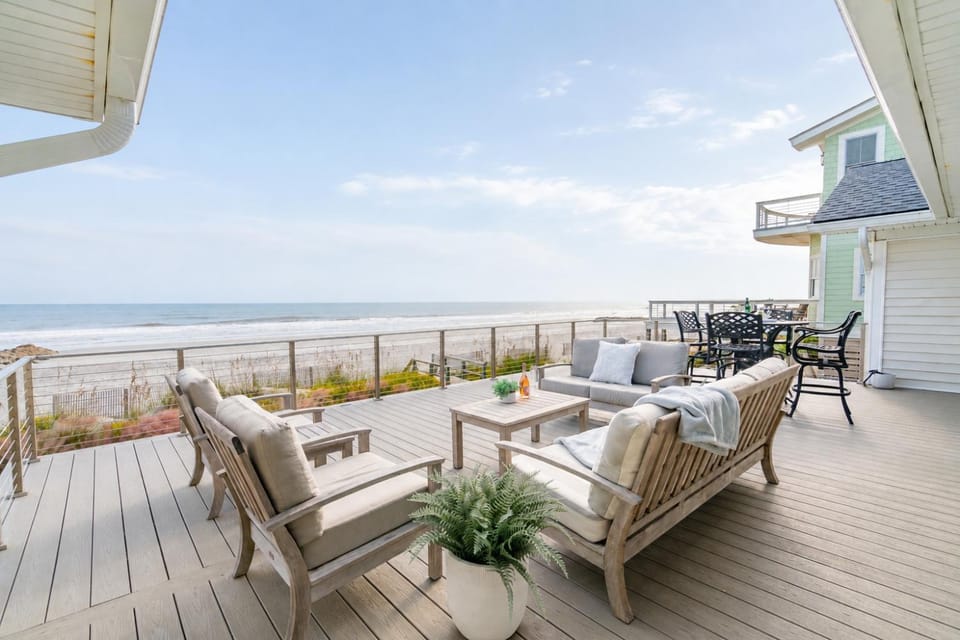 1105 E Arctic White Sands Stunning Oceanfront House House in Folly Beach