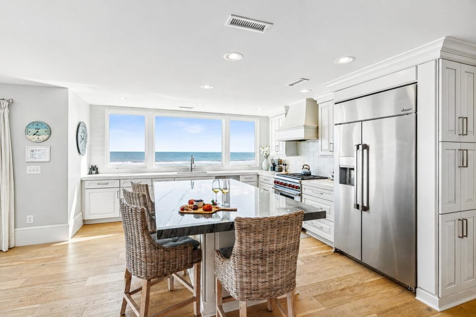 1105 E Arctic White Sands Stunning Oceanfront House House in Folly Beach