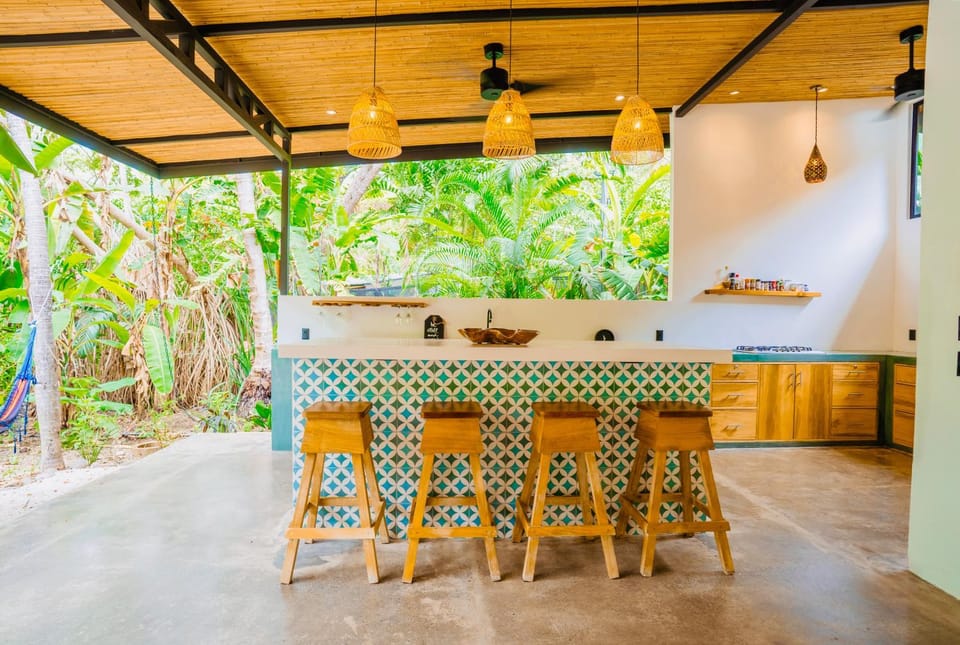 Dining area, kitchen