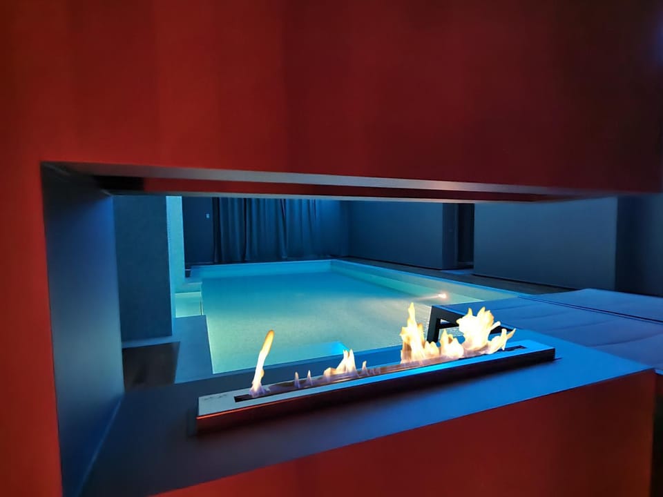 Spa and wellness centre/facilities, flat iron