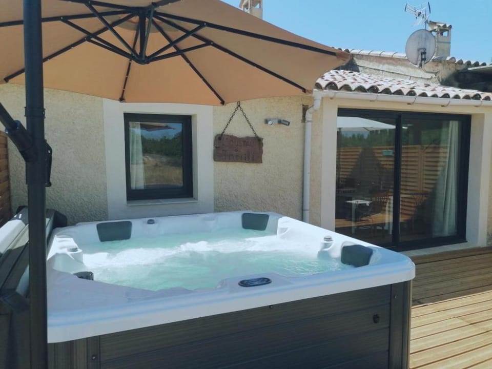 Gîte de charme SPA privatif, Piscine L'oustau di Tonin House in Malaucène