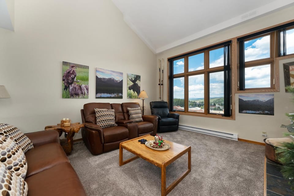 Living room, Mountain view, furniture