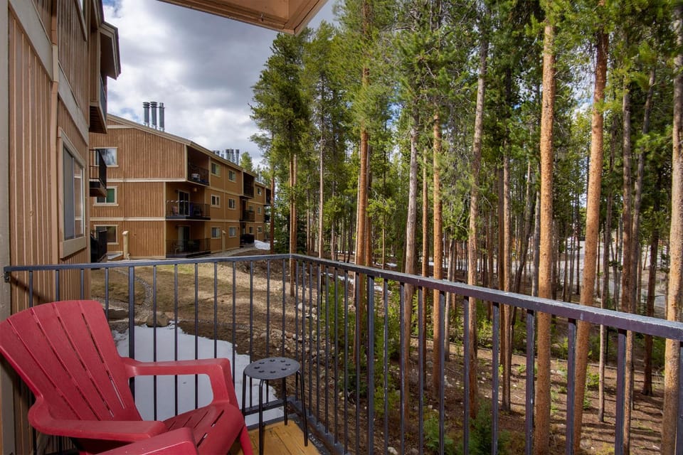 Property building, Natural landscape, Balcony/Terrace
